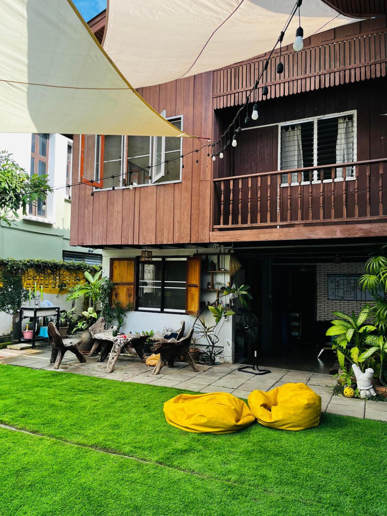 Number 4 Old Town Hostel Chiang Mai Exterior foto